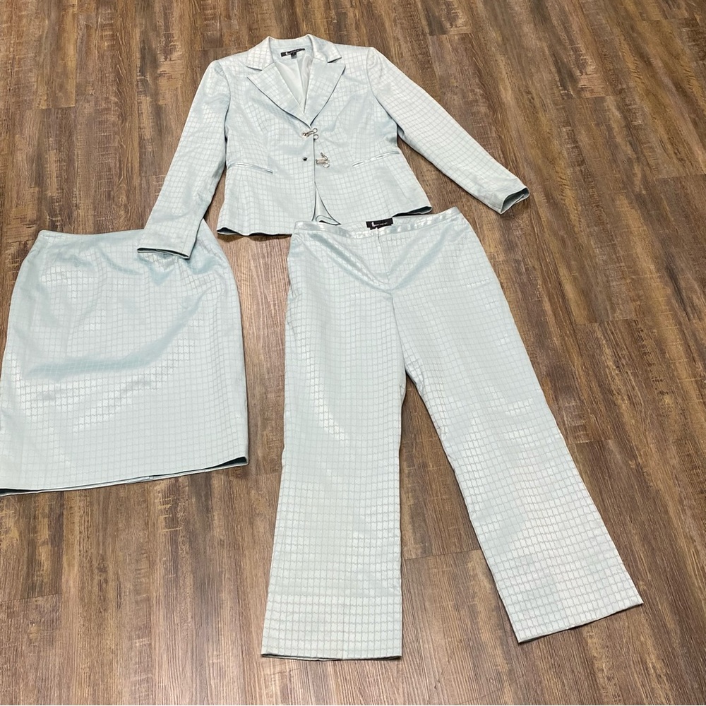 Larry Levine Light Blue Checkered Ladies 3‎ Piece Suit Career Business Career 8